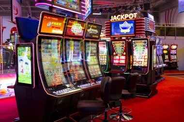 qwen Fortune Mouse live blackjack dealer stream on mobile phone with betting controls